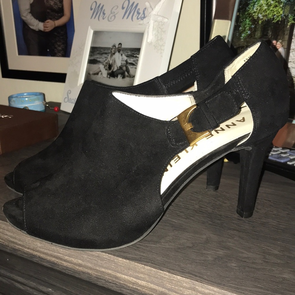 Anne Klein Black Gold Buckle open Toed heels
